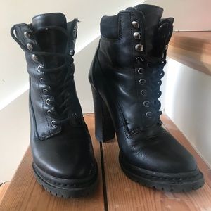 BCBG Ladies Boots Size 7.5 37.5 leather black